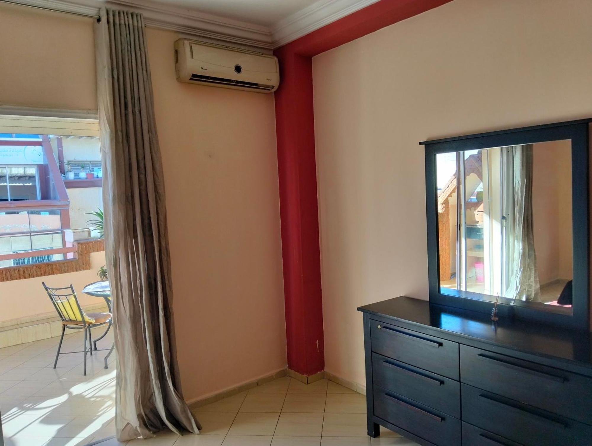 Appart Najia Au Centre Kenitra Avec Grande Terrasse Bilik gambar