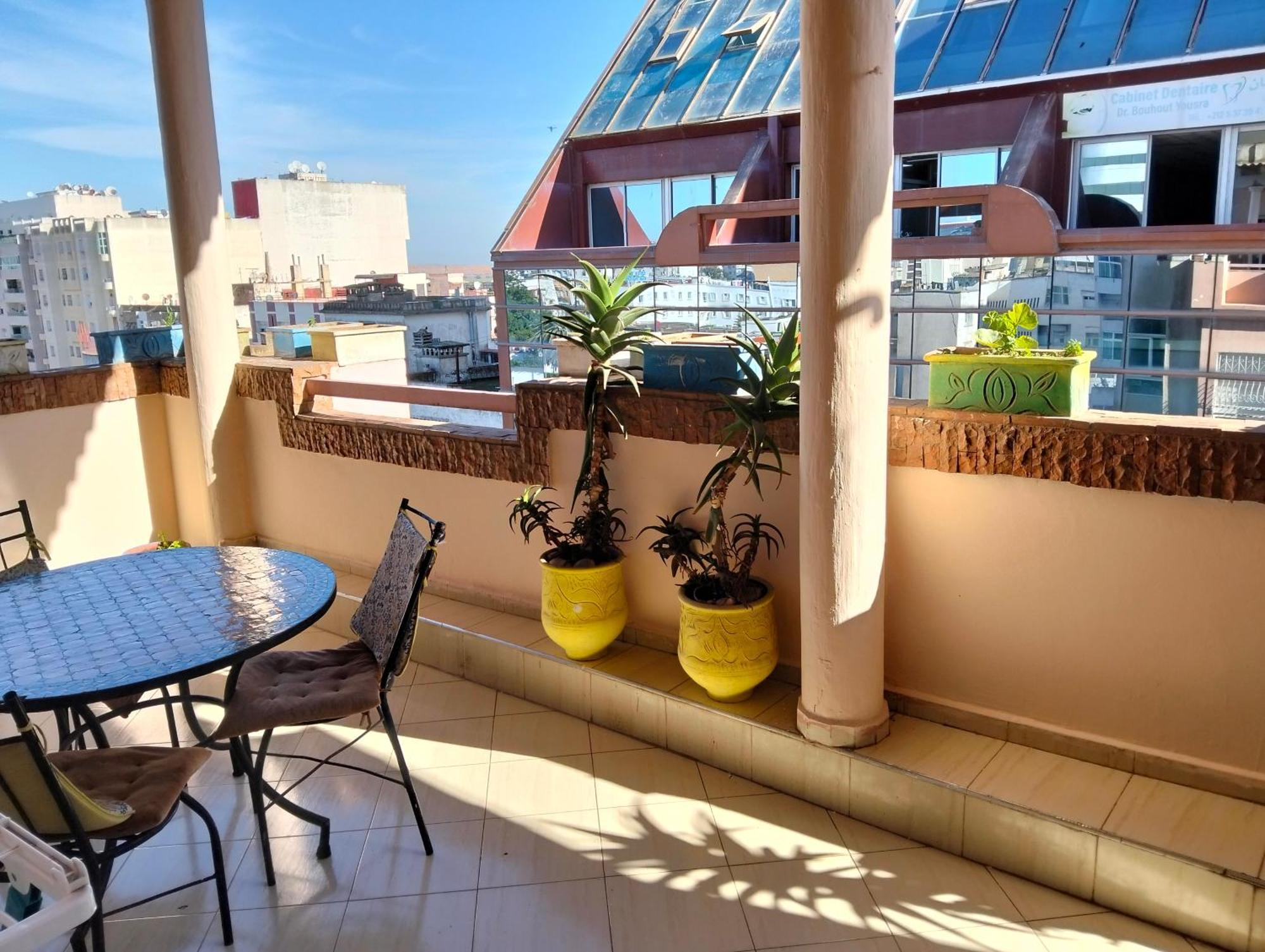 Appart Najia Au Centre Kenitra Avec Grande Terrasse Bilik gambar